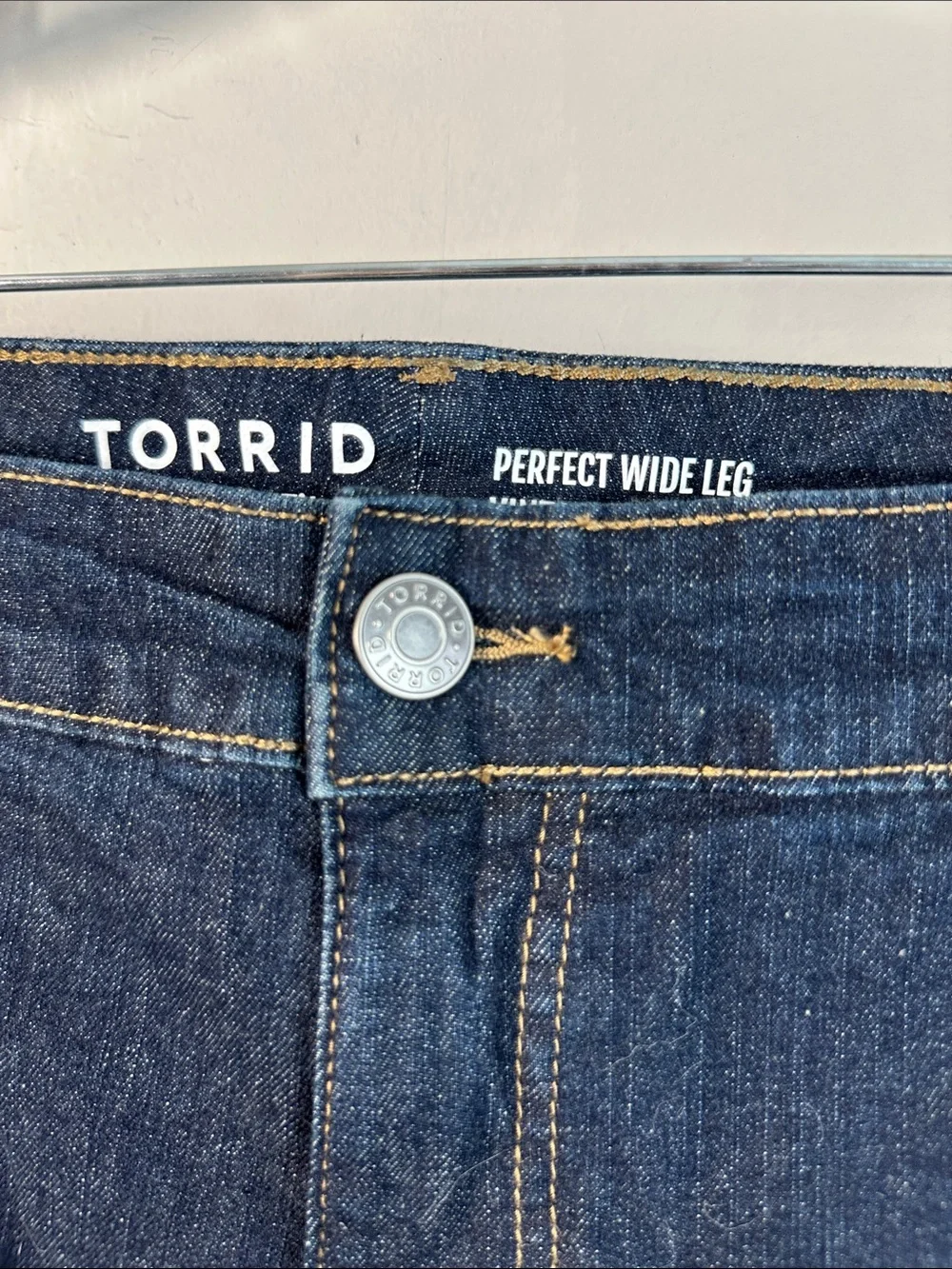 NWT Torrid Perfect Wide Leg Vintage Stretch Mid Rise Jeans Size 28S